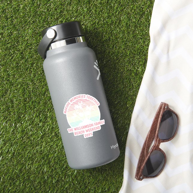 Individueller Familienurlaub Retro Tropical Beach  Aufkleber (HydroFlask Insitu)
