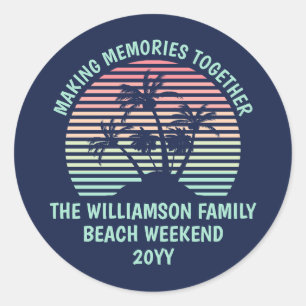 Individueller Familienurlaub Retro Tropical Beach  Runder Aufkleber