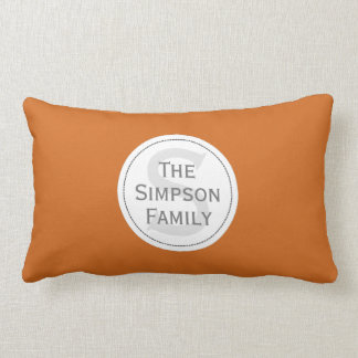 Individueller Name mit Monogramm. Zimt-Orange u. Lendenkissen