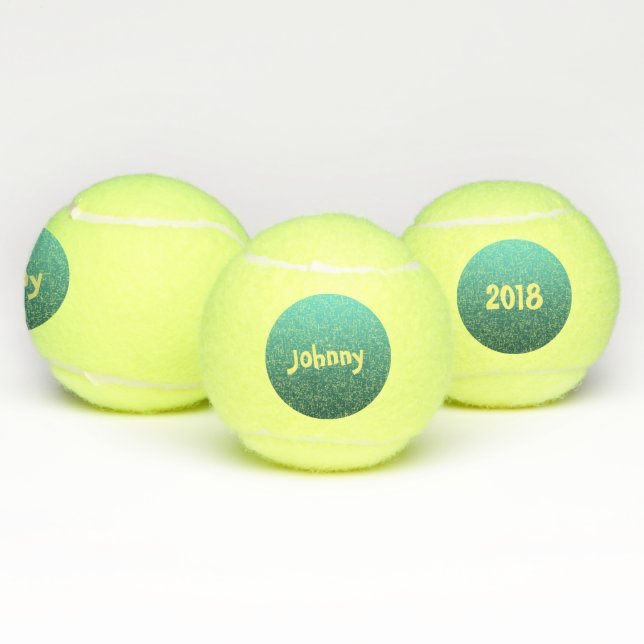 Individueller Name und Datum am aquamarinen grünen Tennisbälle (Multi)