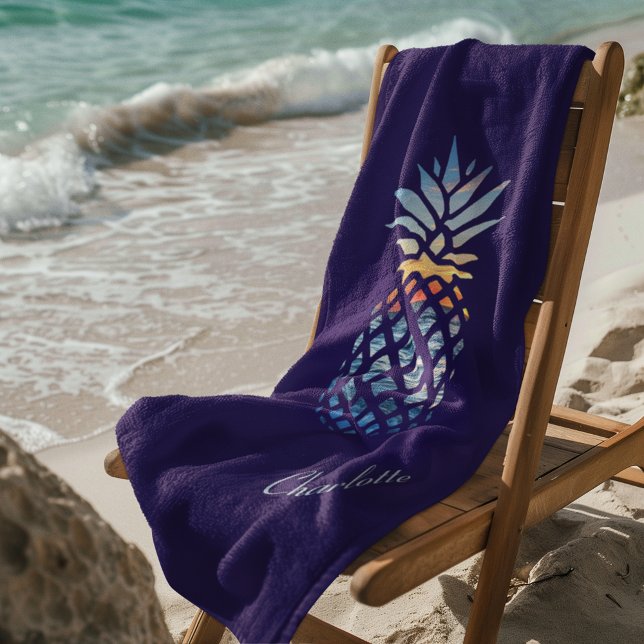 Individueller Urlaub am Sonnenuntergang Ananas Strandtuch (Purple Bluish Pineapple Vacation Beach Towel)