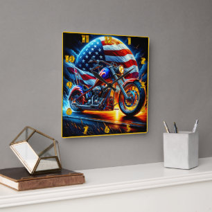 Individuelles Motorrad in patriotischer Umgebung Quadratische Wanduhr