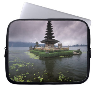 Indonesien, Bali, Ulun Danu Tempel. Laptopschutzhülle