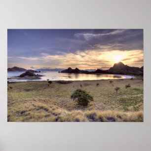 Indonesien, Komodo-Nationalpark. Sonnenuntergang a Poster