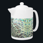 Indonesische Peacock Feathers Pattern Teapot<br><div class="desc">Dieser indonesische Pfau,  den wir in Taman Indonesia gesehen haben: ein indonesischer Zoo in Kallenkote,  Niederlande. Die Feathers sind ein wunderschönes und farbenfrohes Muster!</div>