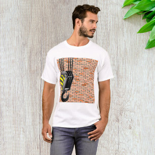 Industriekranhaken mit Backsteinmauer T-Shirt