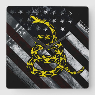 Industrielle amerikanische Flagge und Schlangenuhr Quadratische Wanduhr