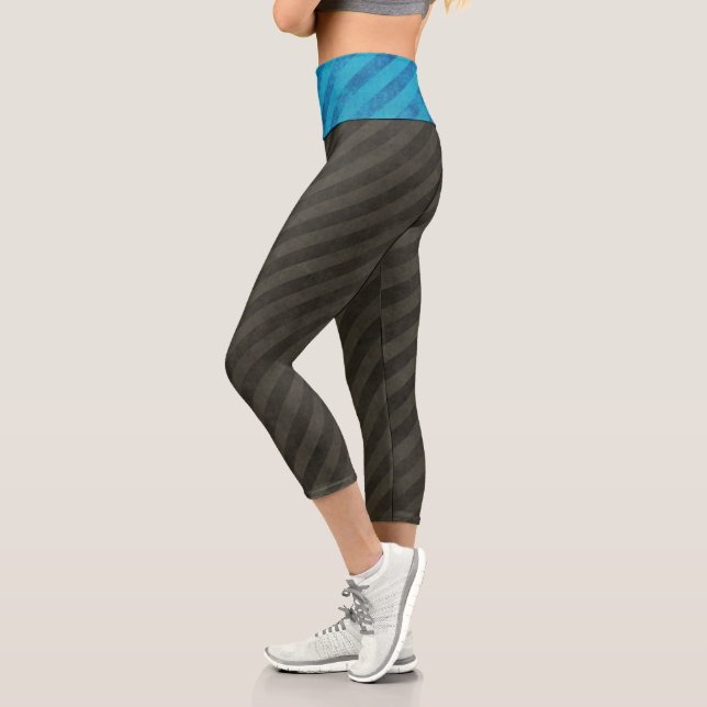 Industrielle Streifen für Blau und Stahl Capri Leggings (Links)