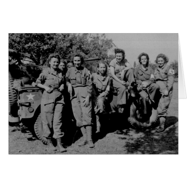 Infirmières à côté des 2ÈME GUERRE MONDIALE Jeep (Devant horizontal)