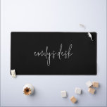 Informeller Skriptname Schlicht Black Schreibtischunterlage<br><div class="desc">Informeller Skriptname Schlicht schwarz. Moderne Einfachheit,  die Sie einfach mit Ihrem Namen personalisieren können. Kann über die Option Weitere bearbeiten auf eine beliebige Farbe geändert werden.</div>