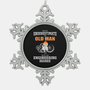 Ingenieur alter Mann mit einem Ingenieurdiplom Schneeflocken Zinn-Ornament