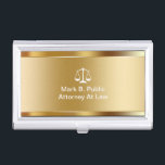 Inhaber der Visitenkarte Visitenkarten Etui<br><div class="desc">Visitenkartenhalter mit cool simuliertem goldfarbenem metallischem Hintergrund auf der Vorderseite und auf der Skala der Gerechtigkeit gedruckt mit Ihrem Namen und Beruf mutig dargestellt für einen besten ersten Eindruck. Designed Halten Sie Ihre Visitenkarten und schützen Sie sie stilvoll für einen Anwalt,  Anwaltskanzlei oder Anwälte.</div>