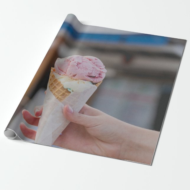 Inhaber von Erdbeereis Geschenkpapier (Ungerollt)