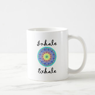 inhalieren Sie ausatmen Kaffeetasse