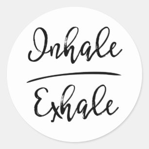 Inhalieren Sie ausatmen Typografie Runder Aufkleber