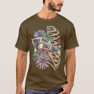 Inhalieren Sie das Motivierend Sprichwort im Chaos T-Shirt