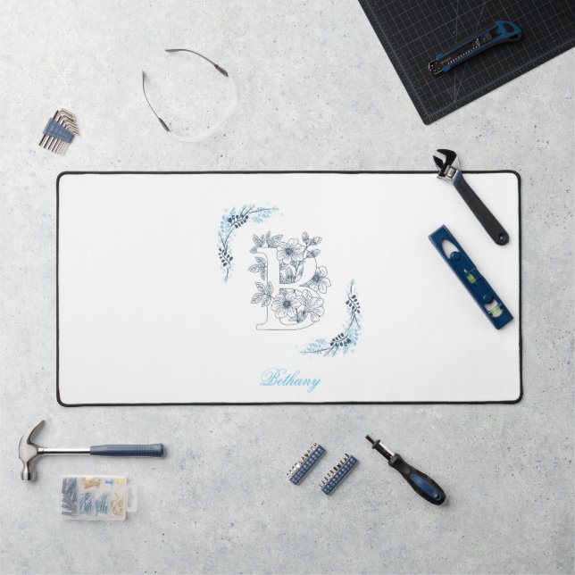 Initial "B" Blue Monogram Calm Floral Schreibtischunterlage (Arbeitsplatz)