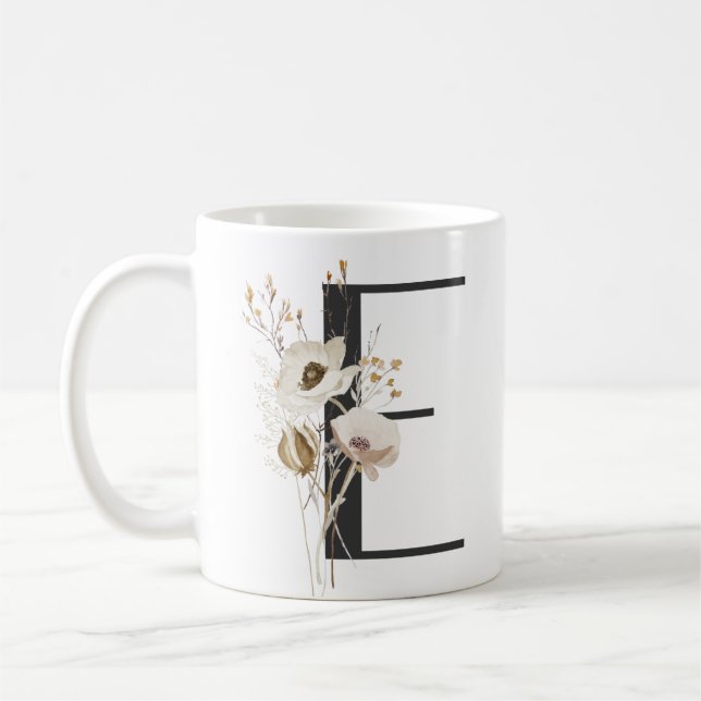 Initial E mit weich Blume Kaffee Tasse (Links)