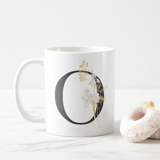Initial O mit Blume in Weich-Farbe Kaffee Tasse (Mit Donut)