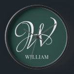Initial Personalisiert Elegant Emerald Monogram Uhr<br><div class="desc">Einfache,  individuelle Erstmonogramm in moderner Typografie. Perfektes Geschenk mit persönlicher Touch</div>