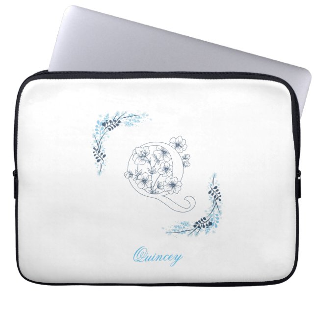 Initial "Q" Blue Monogram Calm Floral Laptopschutzhülle (Vorderseite)