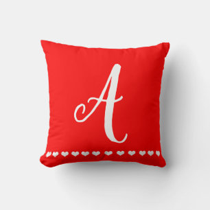 Initial-Throw-Kissen mit rotem und weißem Monogram Kissen