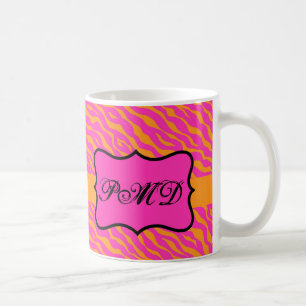 Initiale Rosa und Orange Zebra Skin Monogramm Kaffeetasse