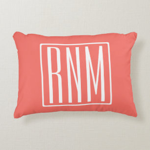 Initialen Monogramm Weiß auf Koralle Dekokissen