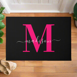 Initialer Familienname für Schwarz und Fett rosa M Fußmatte