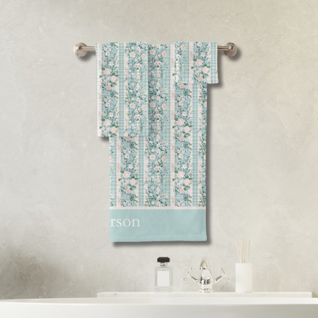 Initiales de monogramme Fleurs roses vert menthe G (Monogrammed Grand Millennial Pastel Florals Gingham stripes bath towel set. Bridal shower Wedding )