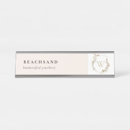 Initiales Wappen der Dusky Pink-Wildblume Schreibtischnamensplakette