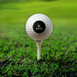 Initialname personalisiert golfball<br><div class="desc">Man Monogramm und Name erstellen Sie Ihre eigene Golf-Ball-Vorlage in Schwarz-Weiß. Sie können Hintergrund- und Textfarben ändern, indem Sie die Option Anpassen auswählen. Es kann ein besonderes Geschenk für einen Freund, Ehemann, Sohn, Vater, Bräutigam, Trauzeuge zum Geburtstag, Hochzeit, Weihnachten oder Abschluss sein.</div>