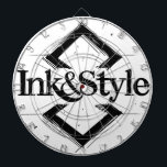Ink&Style Dartscheibe<br><div class="desc">¡Sé el primero en tenerlo! Presentamos la primera obra oficial de Ink&Style: un diseño único que combina elegancia, trazos artísticos y geometría con carácter. Esta pieza es más que un logo: es una declaración de estilo, creatividad e identidad visual. Ideal para cuadros decorativos, rompecabezas, bolsos, posters o cualquier objeto con...</div>