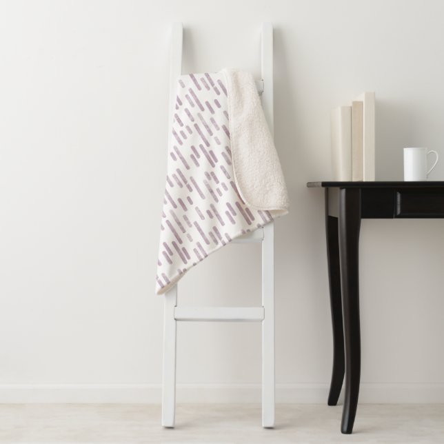 Inky Rounded Lines Muster | Mauve on White Sherpadecke (Beispiel)