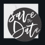 Inky-Skript Save the Date<br><div class="desc">Inky Skript Save the Date monochrome Save the Date Hochzeitseinladung. Schwarz/Weiß,  aber die Hintergrundfarbe kann geändert werden.</div>