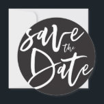 Inky-Skript Save the Date<br><div class="desc">Inky Skript Save the Date monochrome Save the Date Hochzeitseinladung. Schwarz/Weiß,  aber die Hintergrundfarbe kann geändert werden.</div>