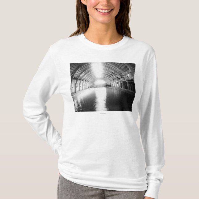 Innenraum des größten Kopfsprungs-Bades T-Shirt (Vorderseite)
