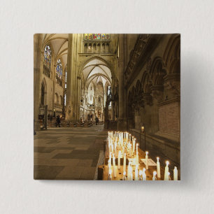 Innenraum des St. Petersdoms in Regensburg Button