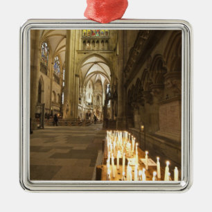 Innenraum des St. Petersdoms in Regensburg Silbernes Ornament