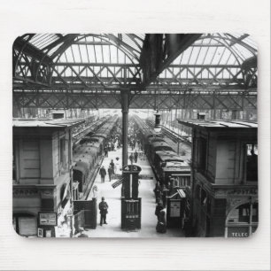 Innenraum von Charing Querstation, London Mousepad