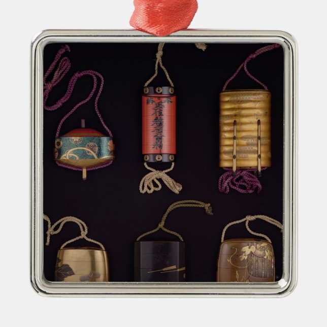 Inro-Hüllen Silbernes Ornament (Vorne)