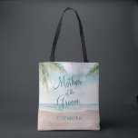 Insel Breeze Painted Beach Mother of the Groom Tasche<br><div class="desc">Insel Breeze Painted Beach Szene,  mit Ocean Waves,  Sandy Beach und Palmen,  mit einem schönen aquamarinen blauen Himmel. Mit modernen Typografie-Script-Schriftart. Ein Sommer tropischer Strand,  oder Hochzeit in Urlaubsort Design - Personalisierte Mutter der Bride Tragetaschen! ~ Karo mein Shop zu sehen,  die gesamte Hochzeitssuite für dieses Design!</div>