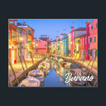 Insel Burano, Italien Postkarte<br><div class="desc">Auf dieser wunderschönen Postkarte finden Sie ein Foto der farbenfrohen Häuser auf Burano,  Italien. Burano ist eine kleine Insel im Nordosten der Insel Venedig,  Italien. Bitte passen Sie die verfügbaren Optionen nach Ihren Wünschen an.</div>