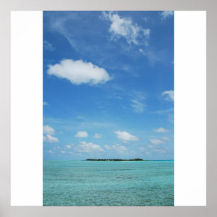 Insel der Malediven mit herrlichem Wasser/Wolkenbi Poster