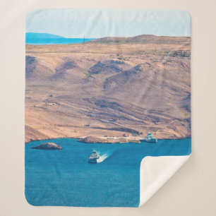 Insel Pag Steinwüste und Blick auf den Fährhafen, Sherpadecke