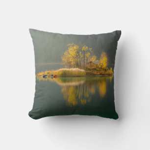 Insel umgeben von Wasser Kissen