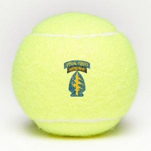 Insignien der Spezialkräfte Im Flugzeug Tennisbälle