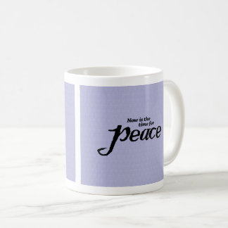 Inspiration und farbenfrohe Tasse für den Friedens