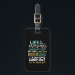 Inspirational Fotogray Life Quote Fotograf Gepäckanhänger<br><div class="desc">Das Leben ist wie Fotografie. Konzentrieren Sie sich auf das Wichtige und erfassen Sie die guten Zeiten. Inspiration und motivierend Angebot für Fotografen. Coole Vintage Retro-Typografie-Ware für diejenigen, die Liebe nehmen Fotos, Mitglied des Fotoclubs. Ideal für Amateure oder berufliche Fotografen, die überall Kameras und Objektive tragen. Große Weihnachtsgeschenke und Geburtstagsgeschenk...</div>