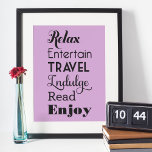 Inspirationswörter für die Altersversorgung | Schw Poster<br><div class="desc">Das Design des Retirement Geschenkartikelposter-Designs beinhaltet Wörter,  die RETIRE in stilvollem schwarzem Stil buchstabieren: "Relax,  Entertain,  Travel,  Indulge,  Read,  Enjoy" mit dem Text "wünscht euch einen sehr glücklichen Ruhestand". Verwenden Sie die Funktion "Anpassen",  um die lila / violette Hintergrundfarbe zu ändern.</div>